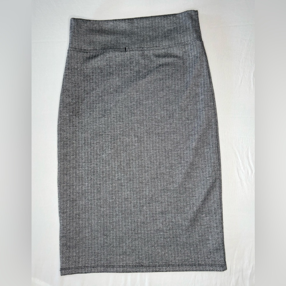 Popular Basics Women’s Black Herringbone Skirt